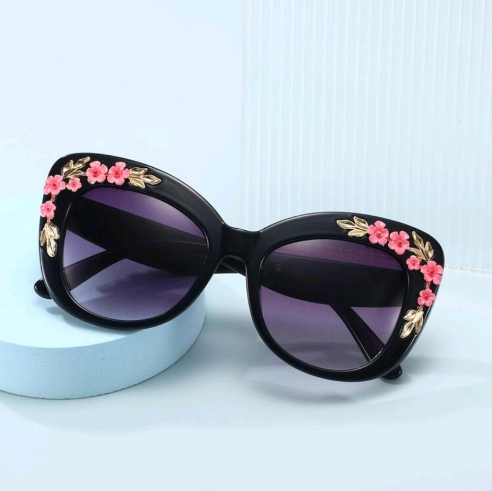 NEW Cat Eye Flower Decor Fashion Sunglasses with case